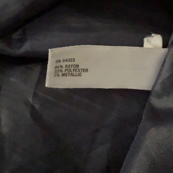 Gap women’s metallic textured skirt with pockets - Picture 10 of 11